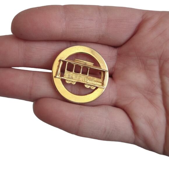 Vintage Trolley Train Pin Brooch Gold Round Steam town? Scranton? - Picture 2 of 4